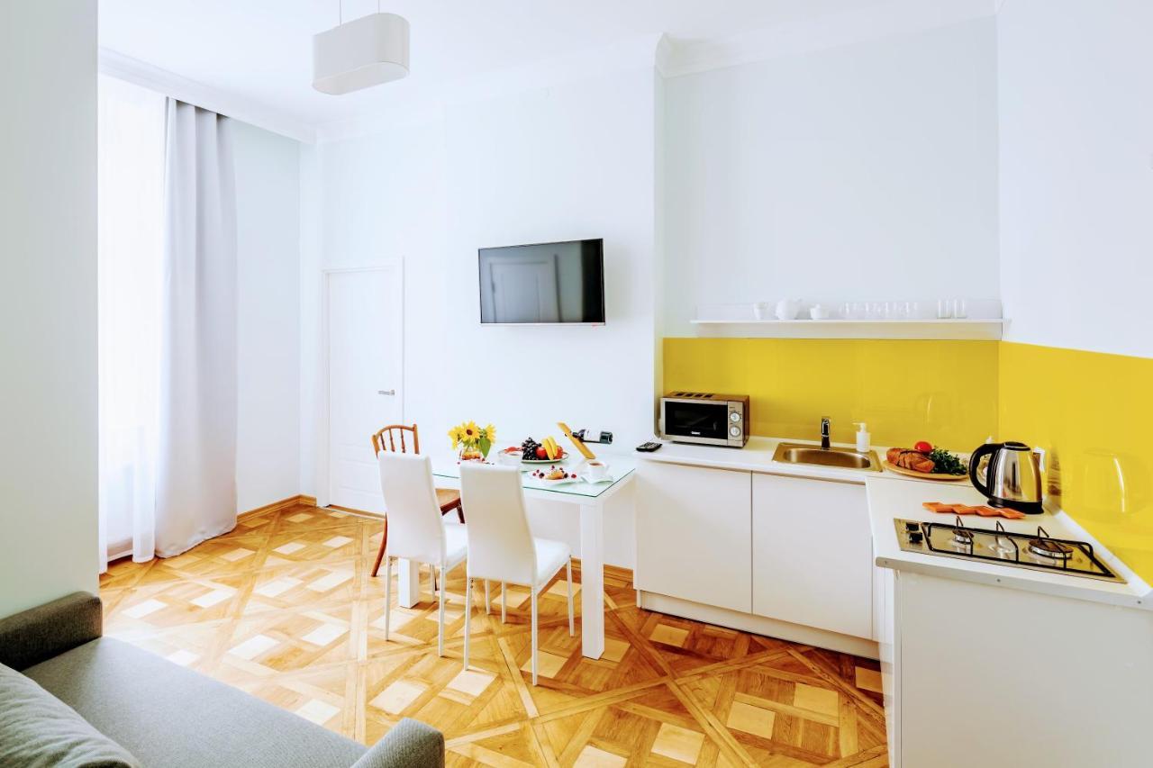 Family Apartments In Lviv Center With Balcony Esterno foto